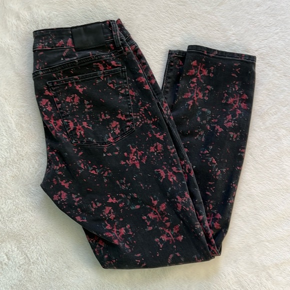 Lucky Brand Lolita Capri Black & Red Printed Denim Jeans Size 4 | 27 - Picture 2 of 8